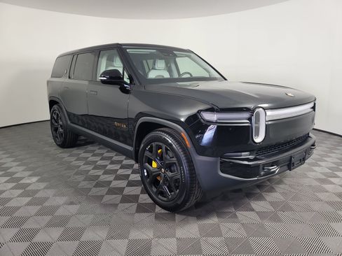 Used 2025 Rivian R1S Premium AWD/4WD image 7