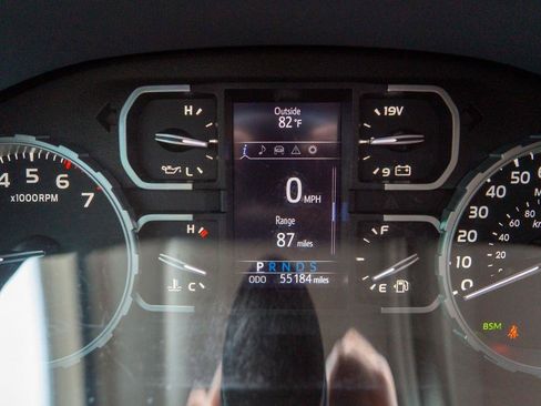 Used 2020 Toyota Tundra SR5 w/ SR5 Convenience Package AWD/4WD image 21