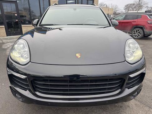 Used 2017 Porsche Cayenne Platinum Edition w/ Premium Package (PJV) image 2
