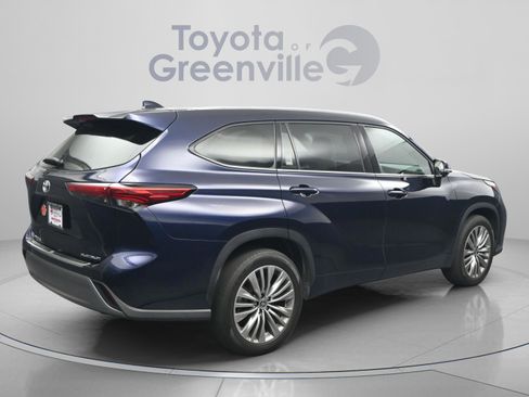 Used 2022 Toyota Highlander Platinum FWD image 13