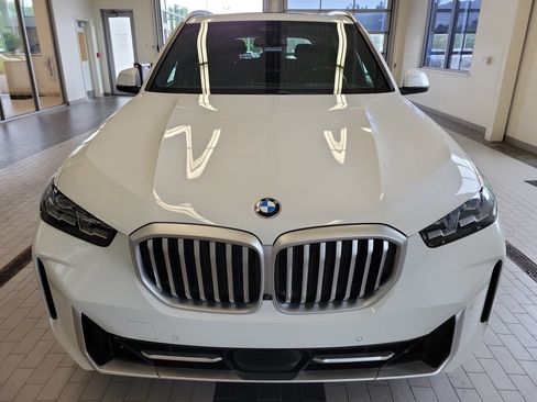 Used 2024 BMW X5 xDrive40i w/ Premium Package AWD/4WD image 2