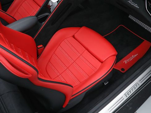 Certified 2025 Ferrari Roma Spider RWD image 33