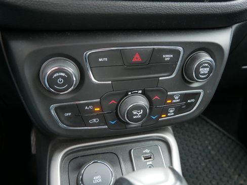 Used 2018 Jeep Compass Latitude w/ Popular Equipment Group AWD/4WD image 27