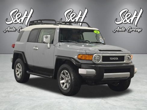 Used 2014 Toyota FJ Cruiser 4WD w/ Upgrade Package image 2