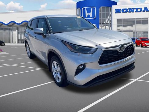 Used 2024 Toyota Highlander LE image 1