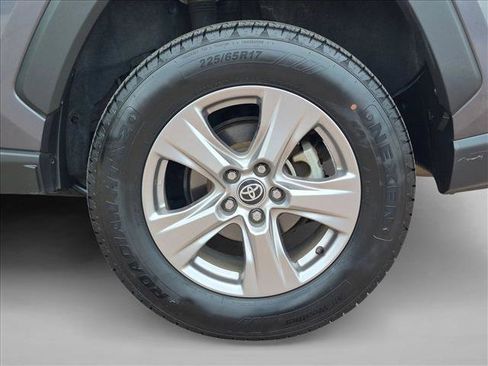 Used 2022 Toyota RAV4 XLE AWD/4WD image 24