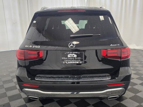 Used 2025 Mercedes-Benz GLB 250 4MATIC image 5