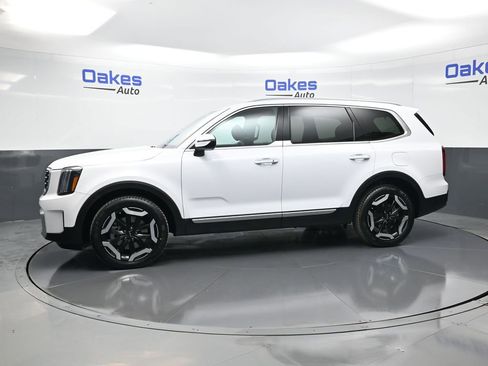 Certified 2024 Kia Telluride S w/ S Sunroof Package image 5