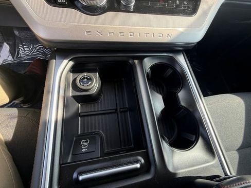 Used 2025 Ford Expedition Max Active AWD/4WD image 31