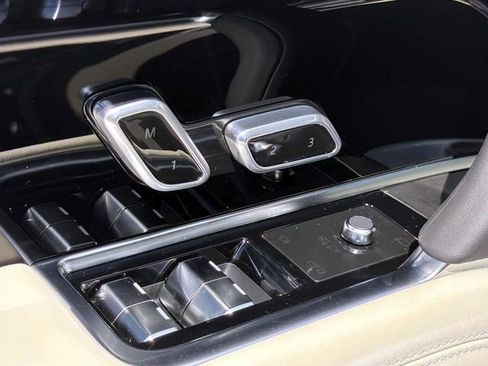 New 2026 Land Rover Range Rover SE image 17