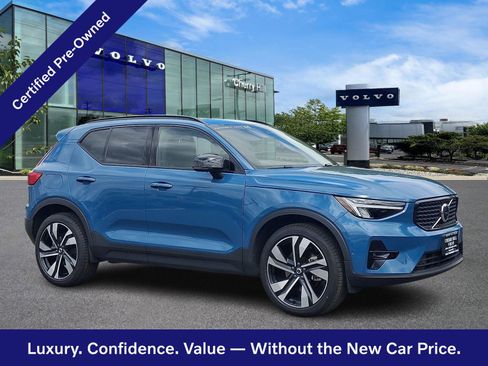 Certified 2023 Volvo XC40 B5 Plus w/ Driver Assist Package AWD/4WD image 1