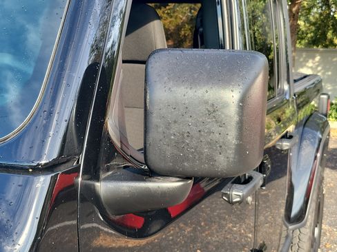 Used 2022 Jeep Gladiator Sport image 11