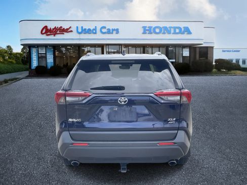 Used 2020 Toyota RAV4 XLE Premium AWD/4WD image 4