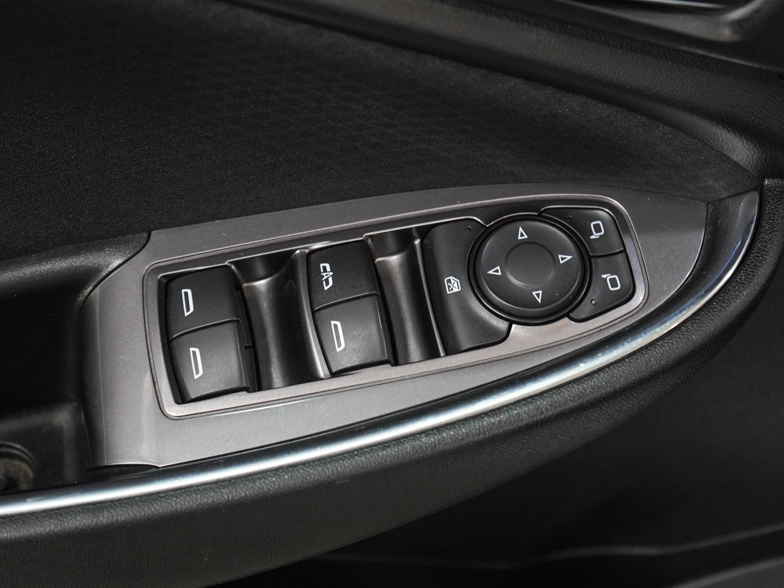 Used 2018 Chevrolet Malibu LT FWD image 19