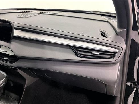 Used 2025 Buick Enclave Preferred FWD image 19