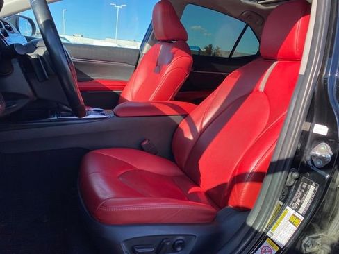 Used 2018 Toyota Camry XSE image 15