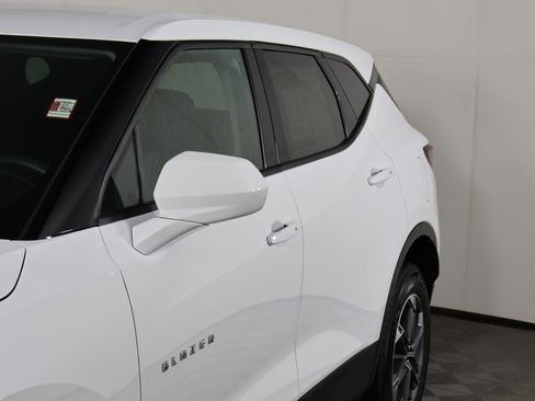 Used 2025 Chevrolet Blazer LT image 13