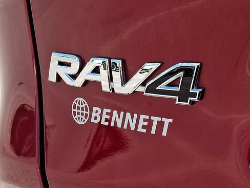 Used 2022 Toyota RAV4 XLE Premium AWD/4WD image 29