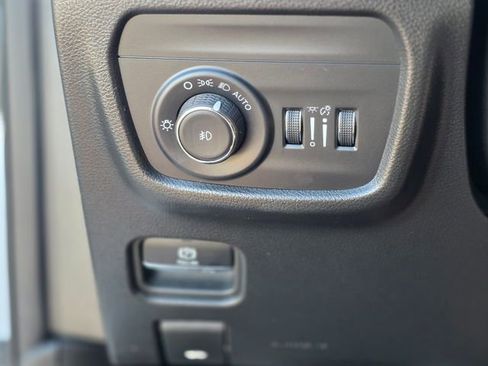 Used 2024 Jeep Grand Cherokee L Limited w/ Luxury Tech Group II image 47