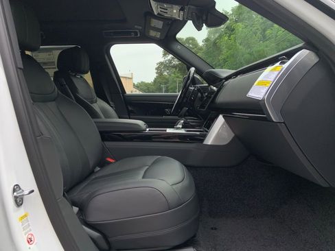New 2025 Land Rover Range Rover SE image 15