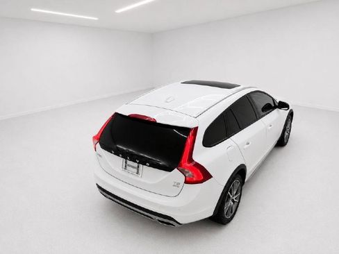 Used 2017 Volvo V60 T5 Cross Country w/ Convenience Package AWD/4WD image 35