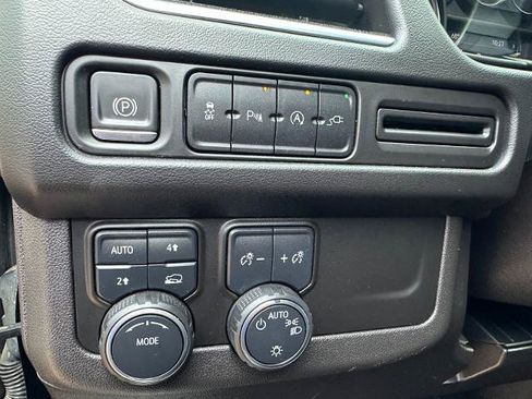 Used 2021 Chevrolet Suburban RST AWD/4WD image 33