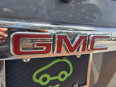 Certified 2023 GMC Acadia SLT FWD image 18