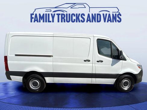 Used 2022 Mercedes-Benz Sprinter 1500 image 6