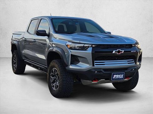 Used 2024 Chevrolet Colorado ZR2 w/ ZR2 Convenience Package III AWD/4WD image 3