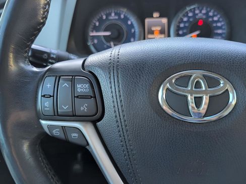 Used 2017 Toyota Sienna L image 14