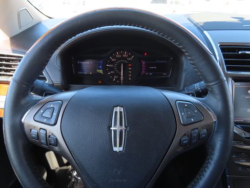 Used 2013 Lincoln MKX FWD image 19