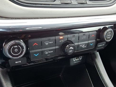 Used 2022 Jeep Compass Limited image 16