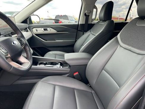 Used 2026 Ford Explorer Active w/ Active Comfort Package AWD/4WD image 12