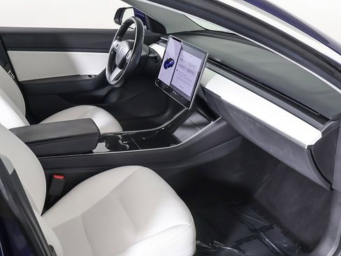 Used 2018 Tesla Model 3 Mid Range image 26