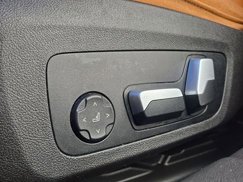 Used 2022 BMW 330i xDrive Sedan w/ M Sport Package image 19