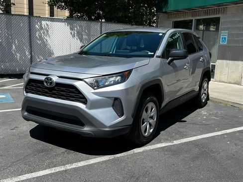 Used 2022 Toyota RAV4 LE AWD/4WD image 3