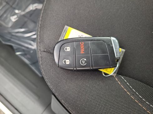 Certified 2023 Jeep Renegade Latitude image 28