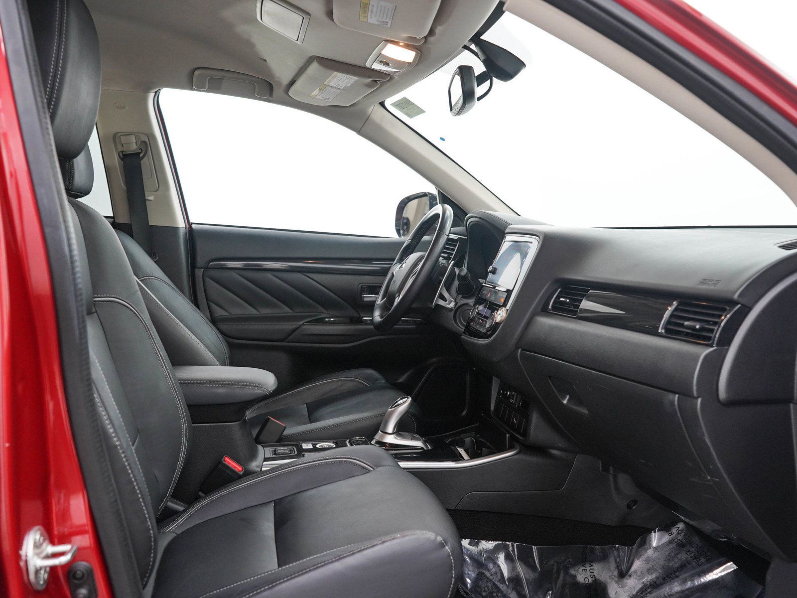 Used 2018 Mitsubishi Outlander 4WD Plug-In Hybrid image 13