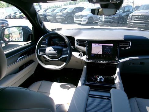 Certified 2025 Jeep Wagoneer 4WD image 12