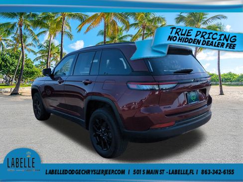 Used 2024 Jeep Grand Cherokee Altitude AWD/4WD image 6