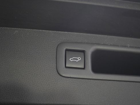 Used 2025 Toyota Highlander XSE AWD/4WD image 11