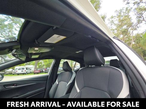 Used 2025 Toyota Camry SE FWD image 11