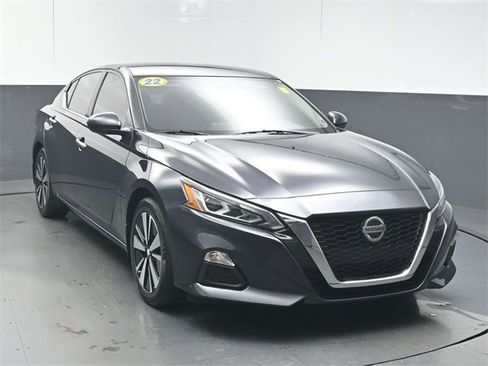 Used 2022 Nissan Altima 2.5 SV image 2