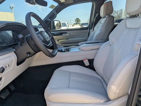 New 2026 Jeep Grand Wagoneer L 2WD w/ Premium Group I image 12