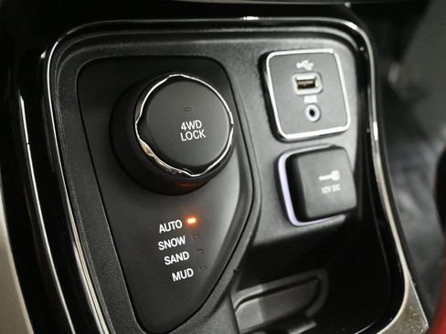 Used 2018 Jeep Compass Limited w/ Navigation Group AWD/4WD image 19