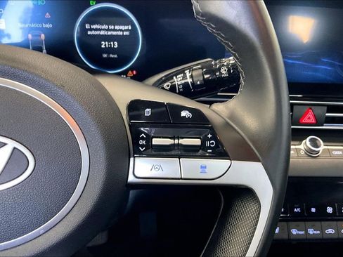 Used 2025 Hyundai Elantra Limited image 9