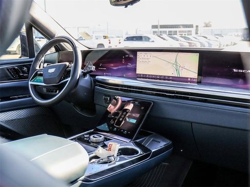 Used 2025 Cadillac Escalade IQ Sport 2 image 25