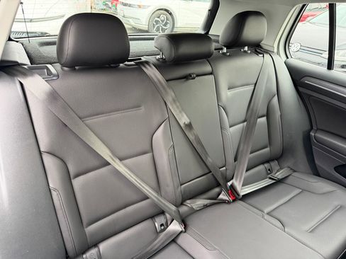 Used 2019 Volkswagen e-Golf SEL Premium image 39