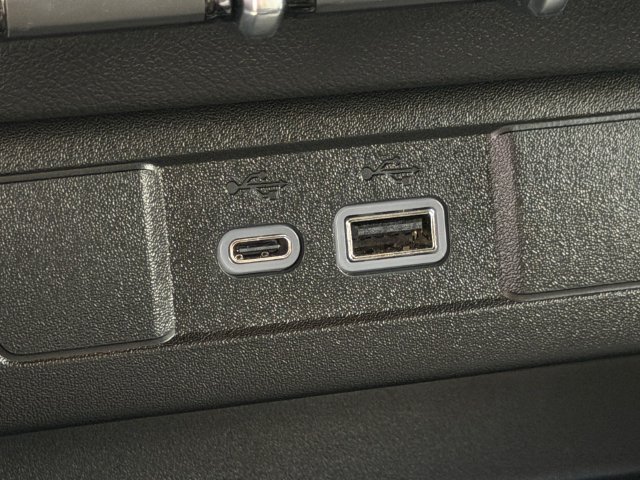 Used 2026 Chevrolet Colorado ZR2 w/ Technology Package AWD/4WD image 23