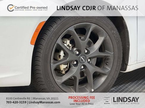 Certified 2025 Chrysler Pacifica Limited FWD image 10